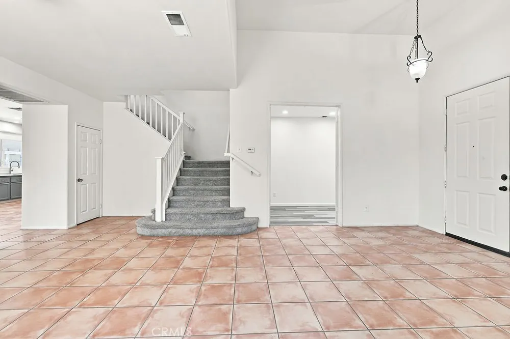 38519 37th E Palmdale, CA 93550