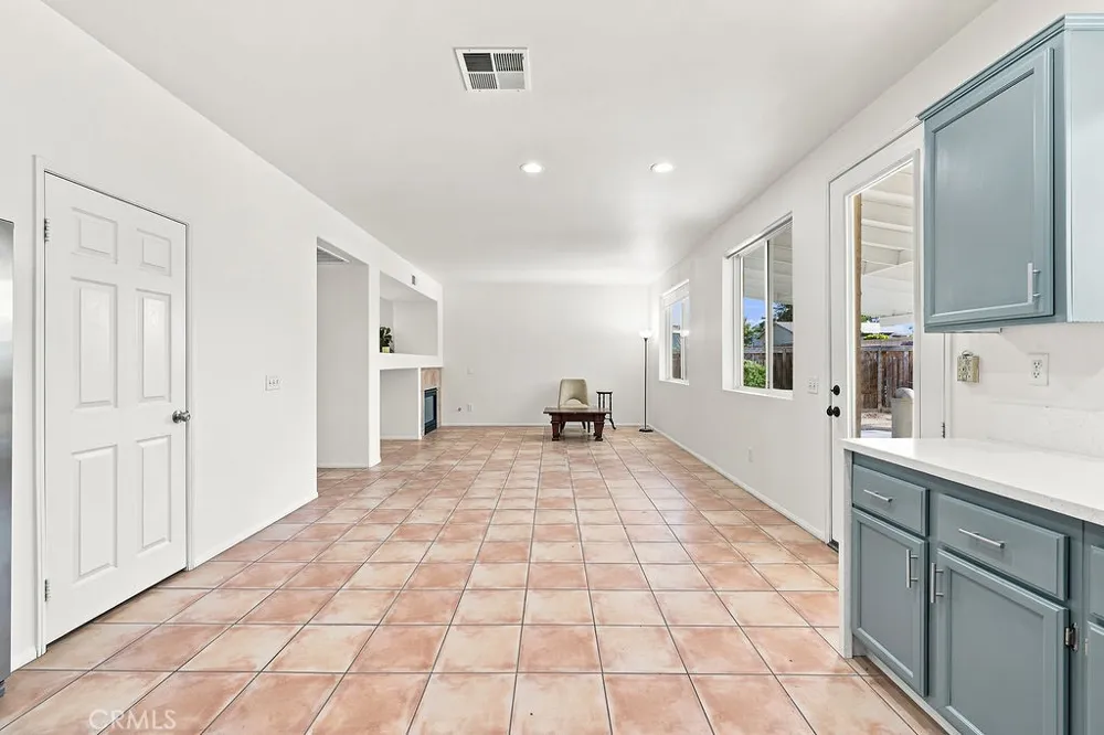 38519 37th E Palmdale, CA 93550