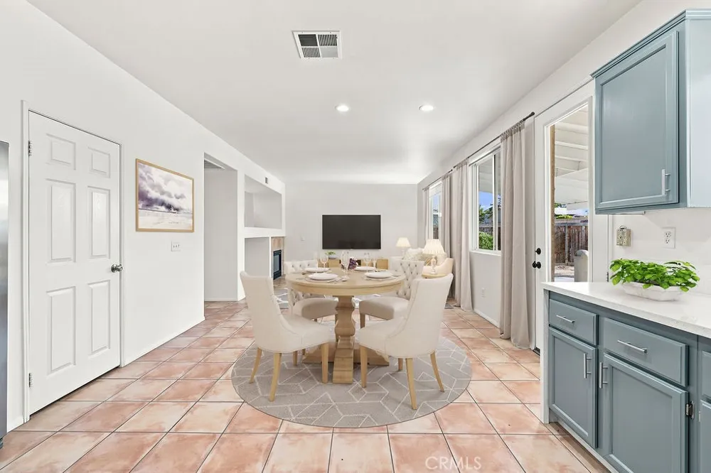 38519 37th E Palmdale, CA 93550