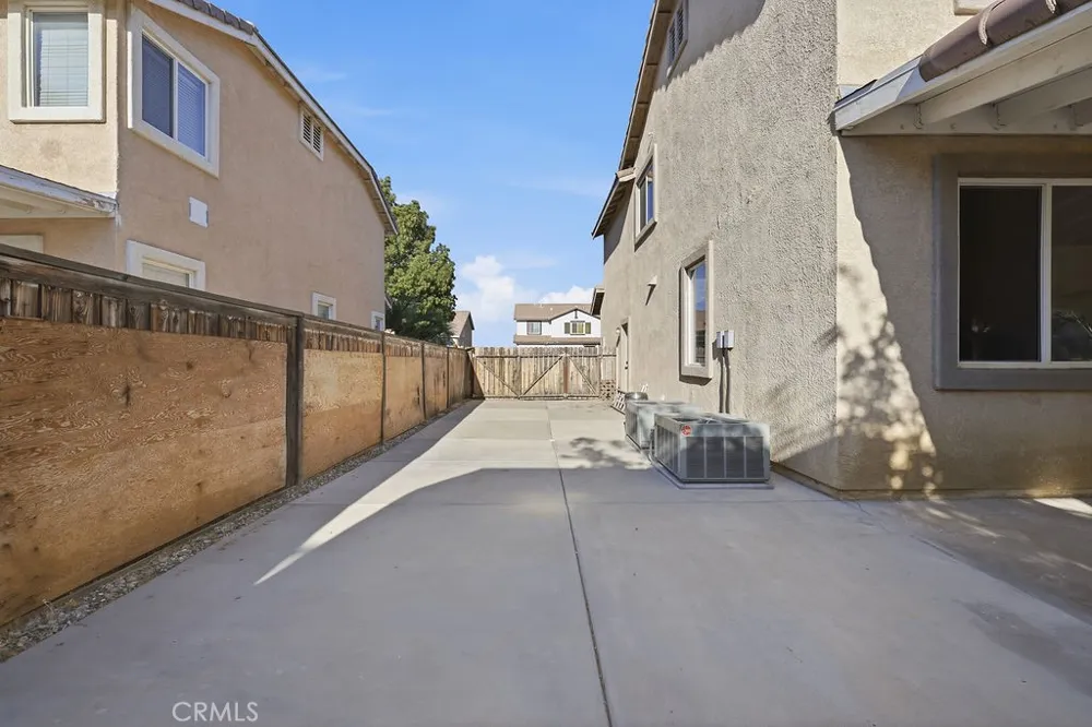 38519 37th E Palmdale, CA 93550
