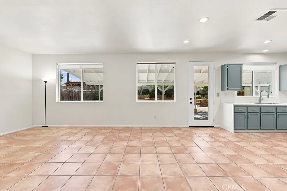 38519 37th E Palmdale, CA 93550
