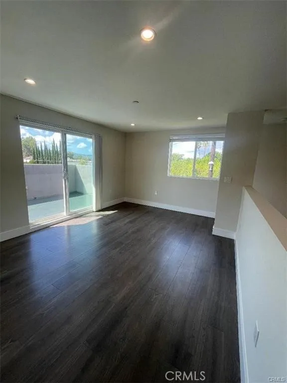 6445 Woodley Avenue #204 Lake Balboa, CA 91406