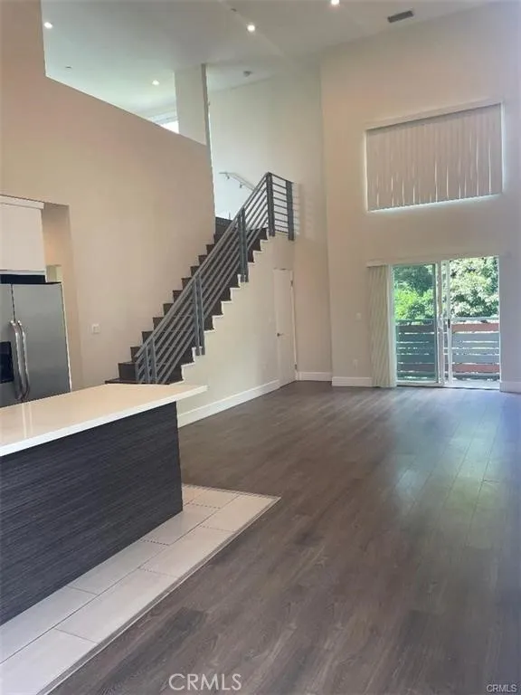 6445 Woodley Avenue #204 Lake Balboa, CA 91406
