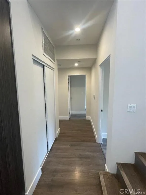6445 Woodley Avenue #204 Lake Balboa, CA 91406