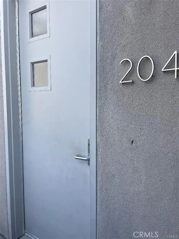 6445 Woodley Avenue #204 Lake Balboa, CA 91406