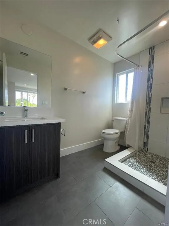 6445 Woodley Avenue #204 Lake Balboa, CA 91406