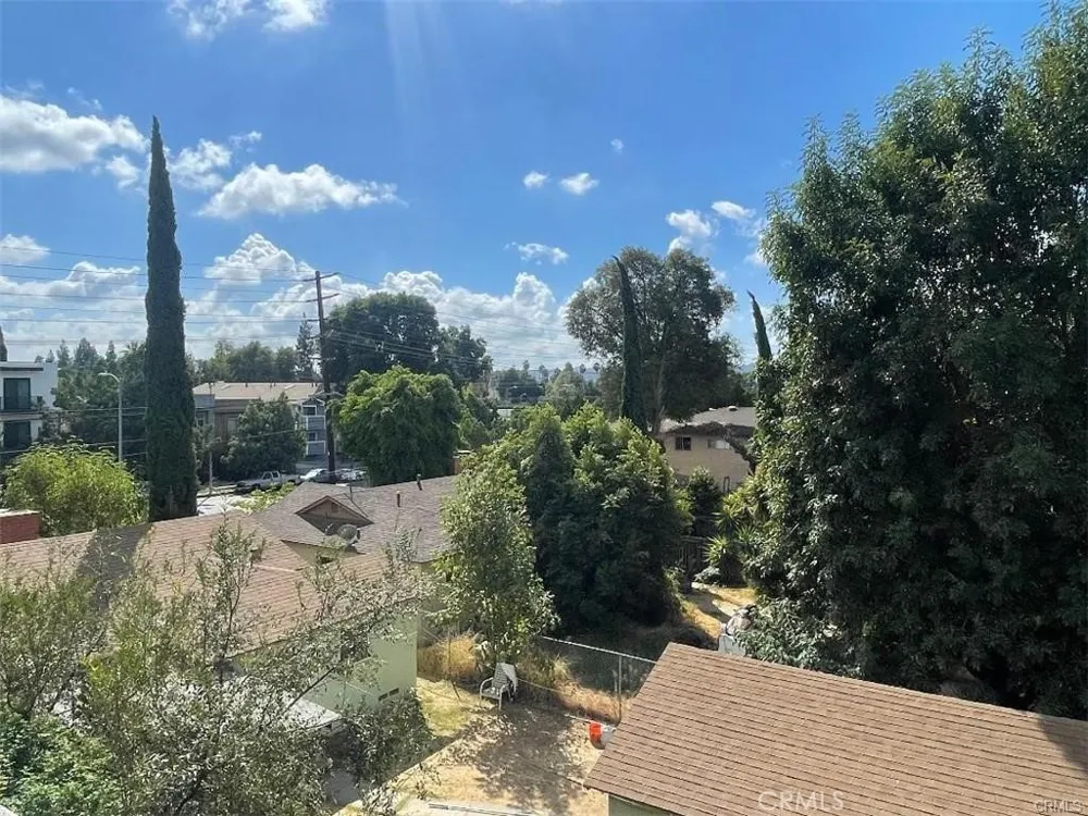 6445 Woodley Avenue #204 Lake Balboa, CA 91406