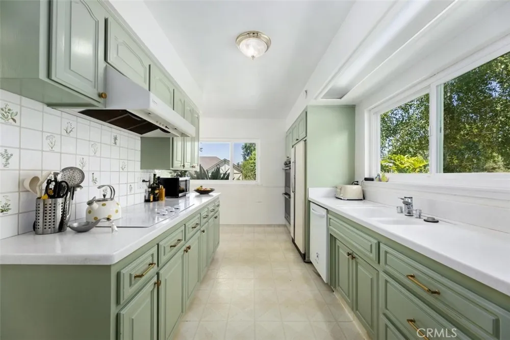 1152 Northwestern Drive Claremont, CA 91711