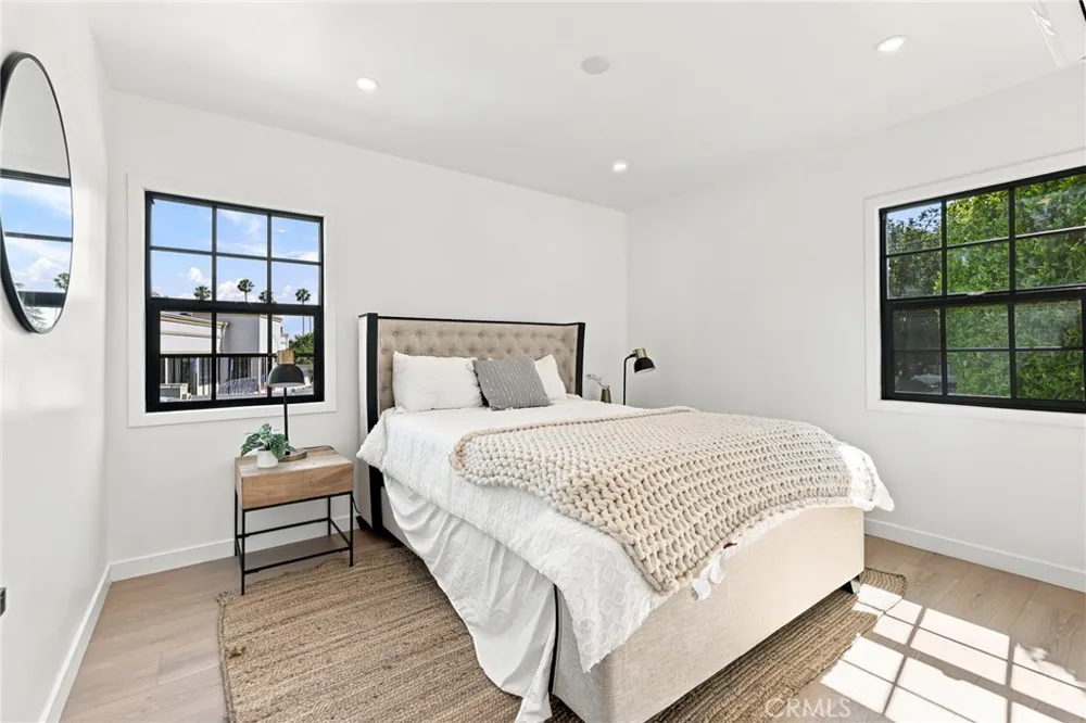 1983 Lake Avenue Altadena, CA 91001