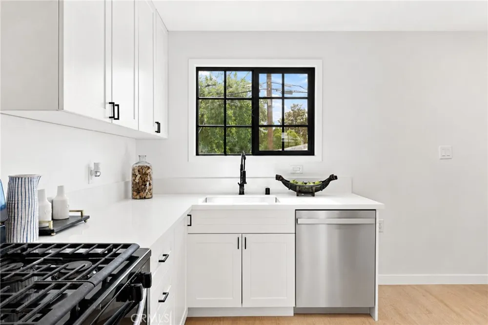1983 Lake Avenue Altadena, CA 91001