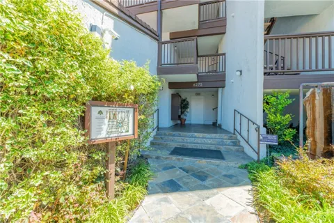 6275 Canoga #61