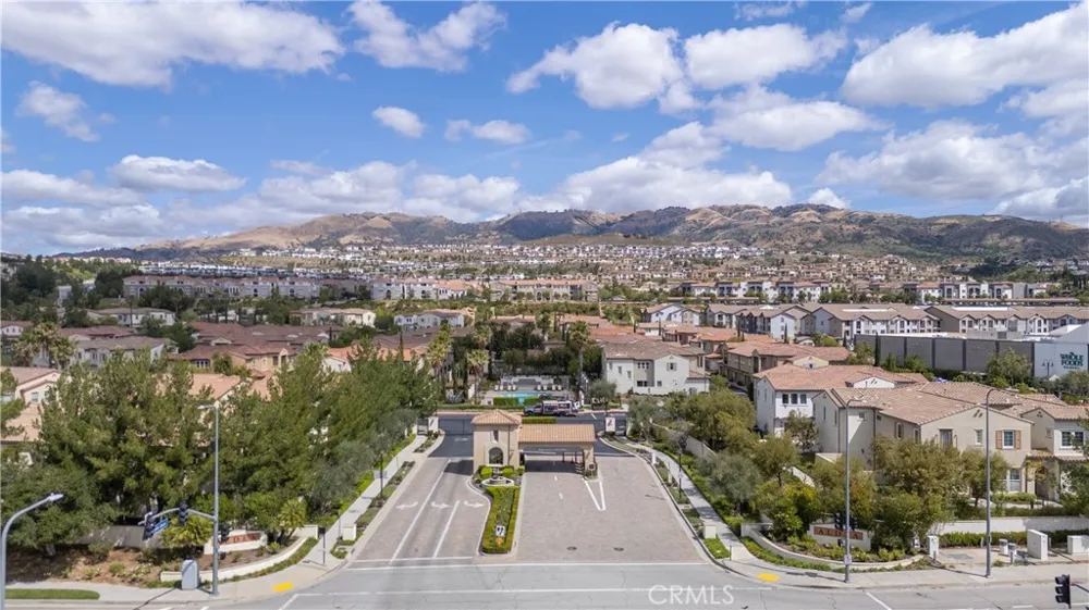 20329 Paseo Los Arcos Porter Ranch, CA 91326