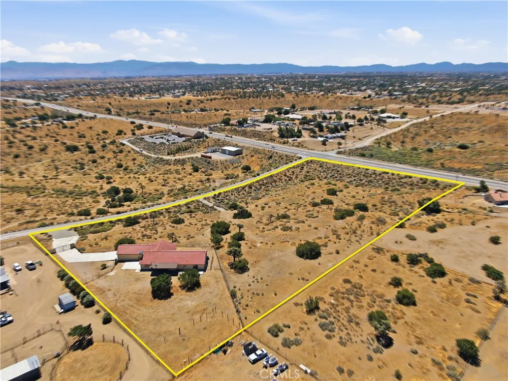 9780 Aster Oak Hills, CA 92344