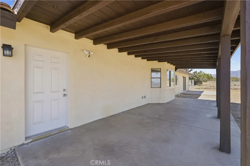 9780 Aster Oak Hills, CA 92344