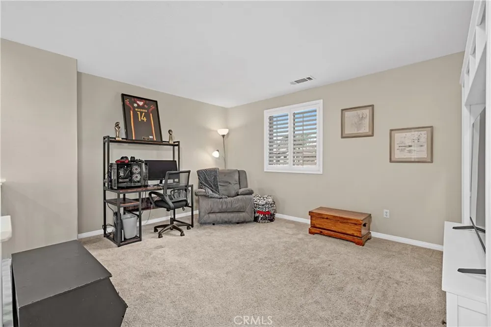 28060 Linda Lane Saugus, CA 91350