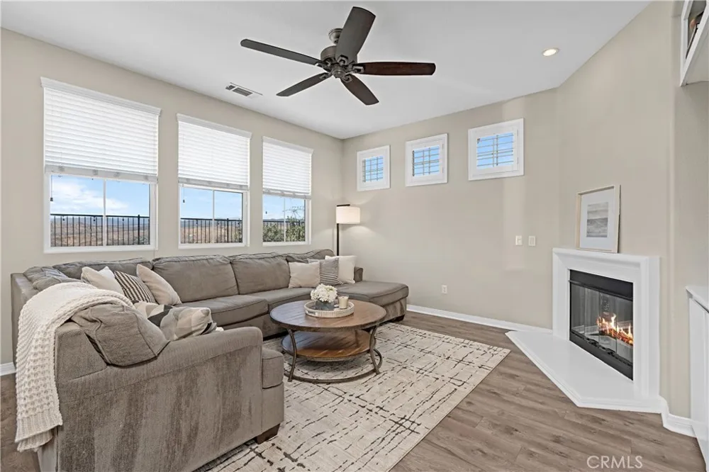 28060 Linda Lane Saugus, CA 91350