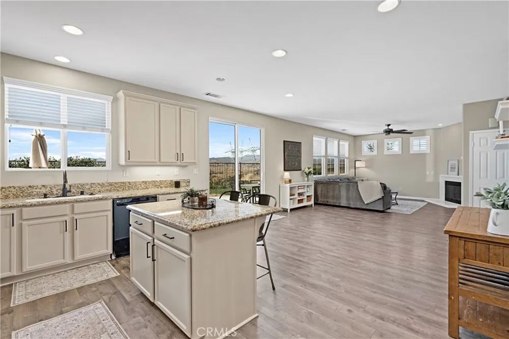 28060 Linda Lane Saugus, CA 91350