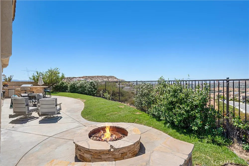 28060 Linda Lane Saugus, CA 91350
