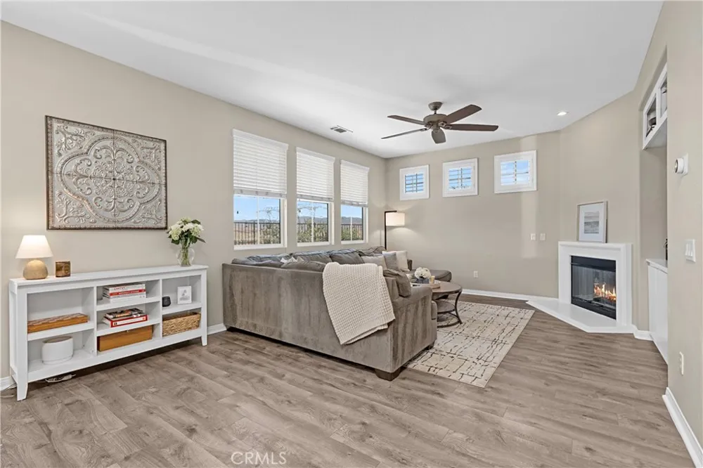 28060 Linda Lane Saugus, CA 91350