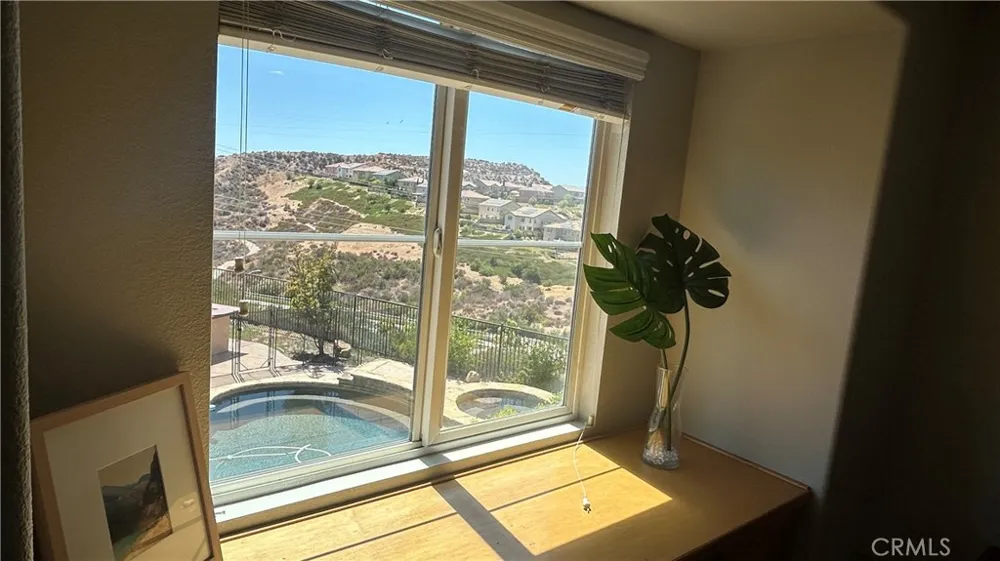 28060 Linda Lane Saugus, CA 91350