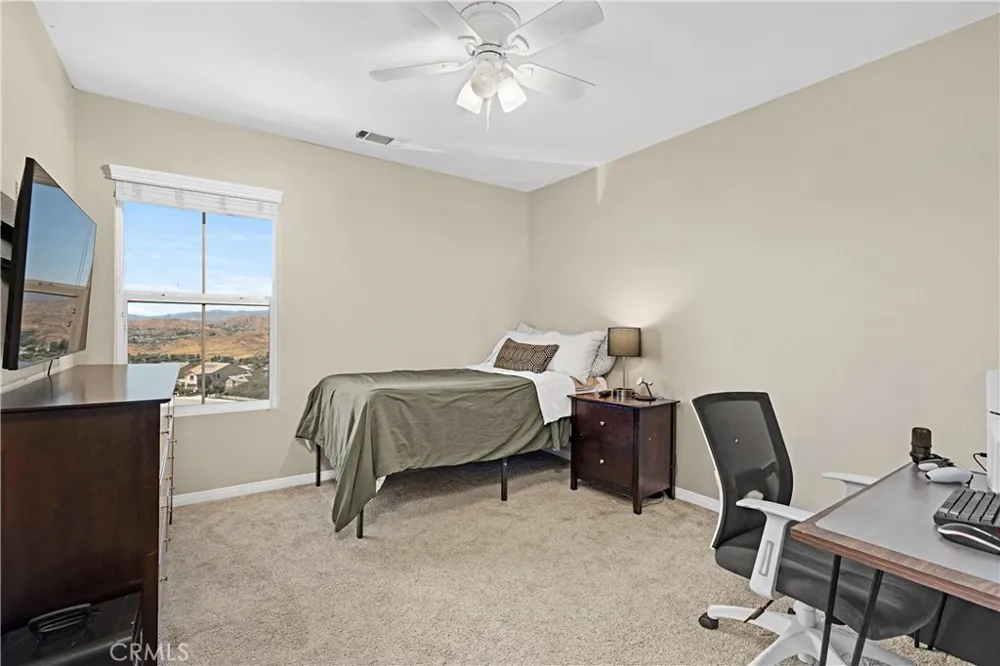 28060 Linda Lane Saugus, CA 91350