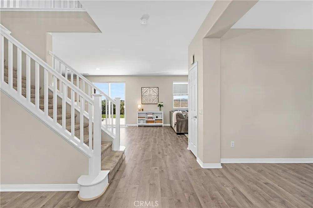 28060 Linda Lane Saugus, CA 91350