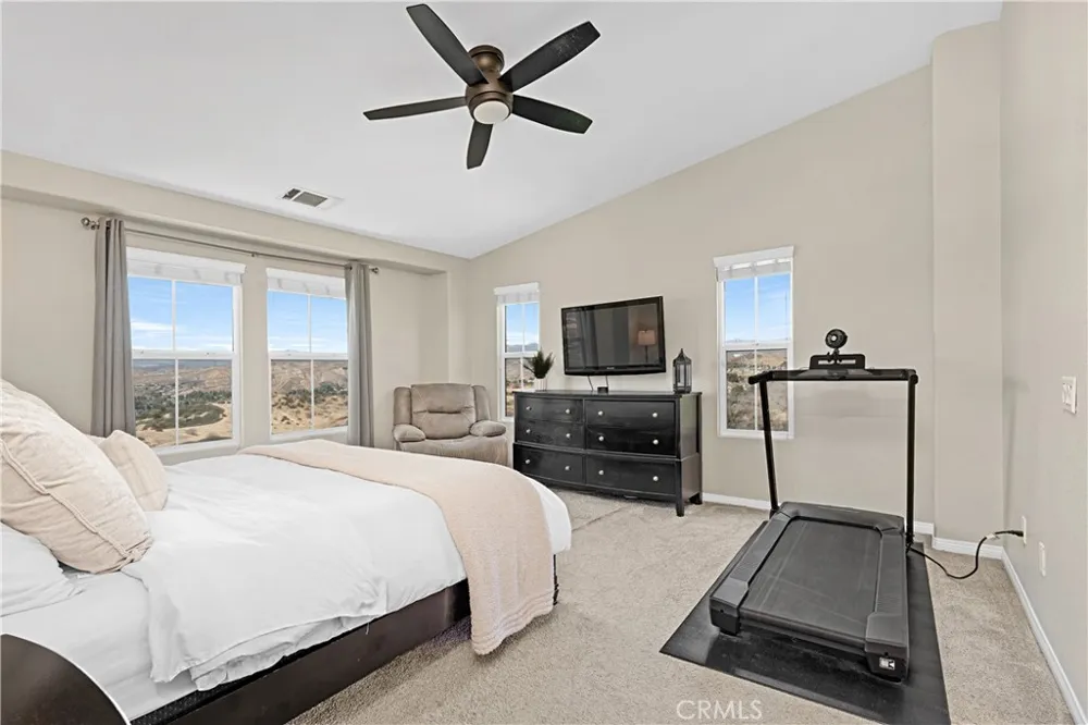 28060 Linda Lane Saugus, CA 91350