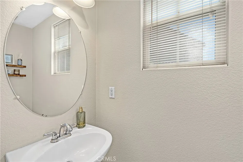 28060 Linda Lane Saugus, CA 91350
