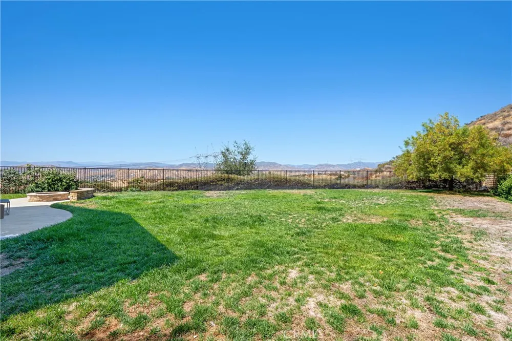 28060 Linda Lane Saugus, CA 91350