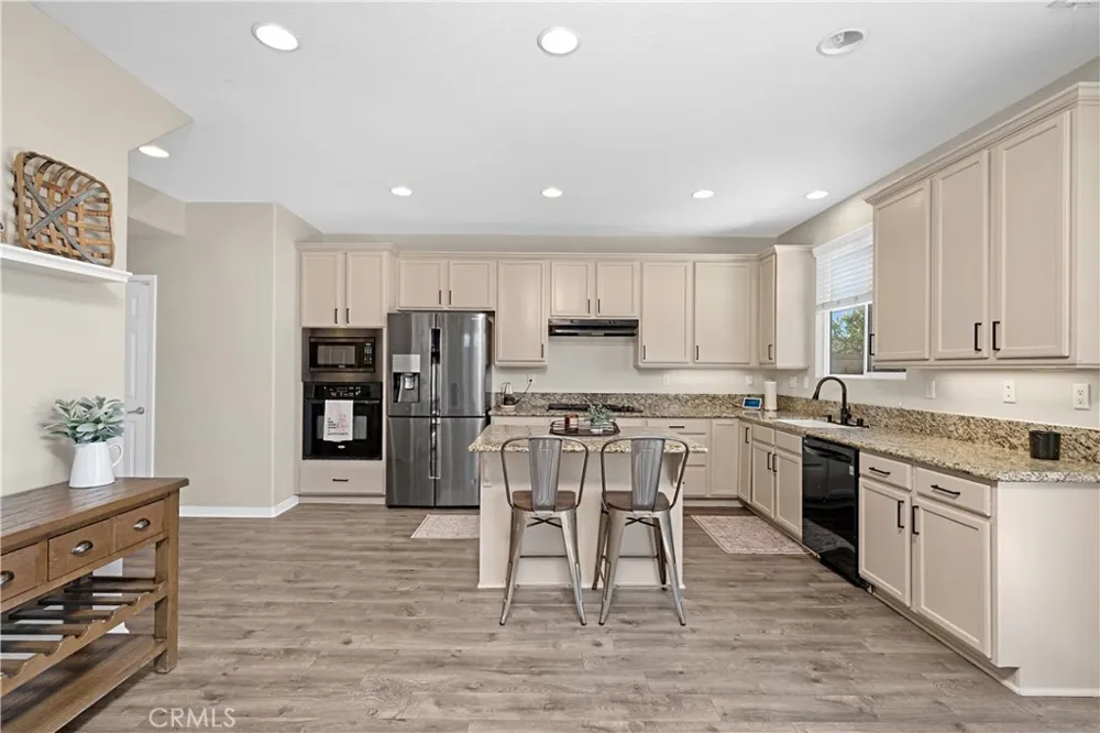 28060 Linda Lane Saugus, CA 91350
