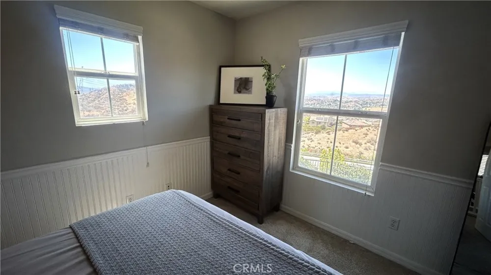 28060 Linda Lane Saugus, CA 91350