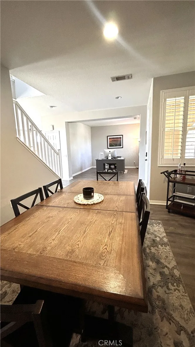 28060 Linda Lane Saugus, CA 91350