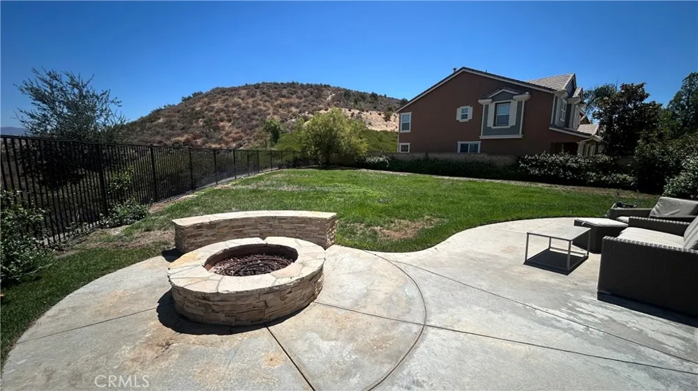 28060 Linda Lane Saugus, CA 91350