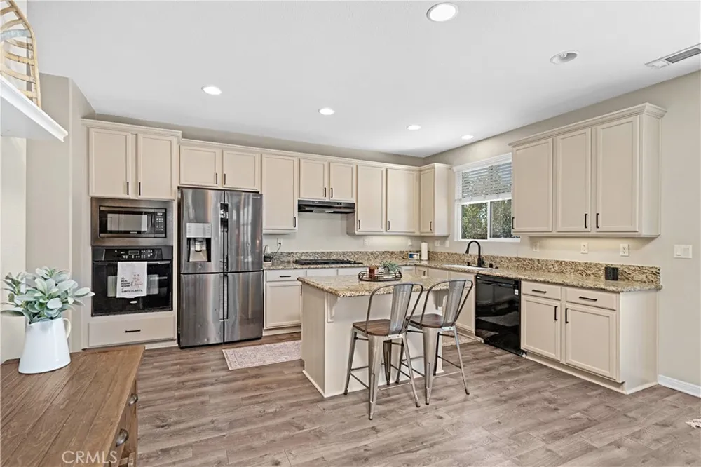 28060 Linda Lane Saugus, CA 91350
