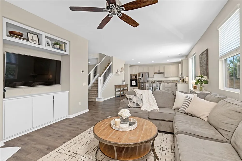 28060 Linda Lane Saugus, CA 91350