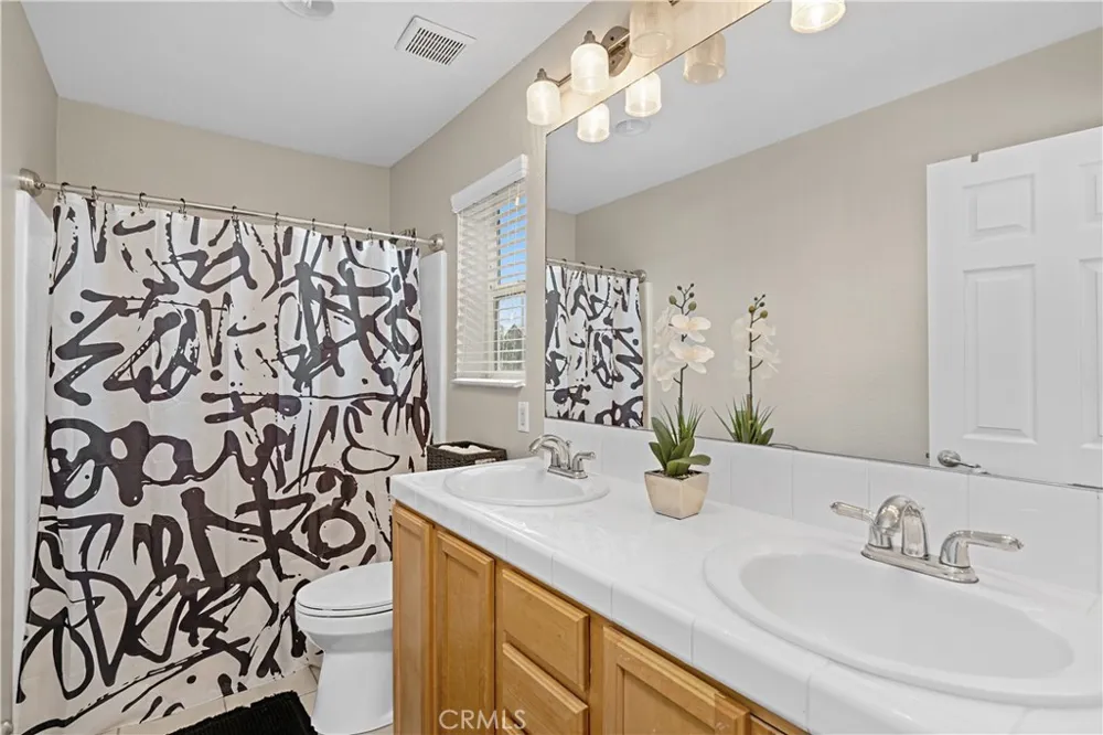 28060 Linda Lane Saugus, CA 91350