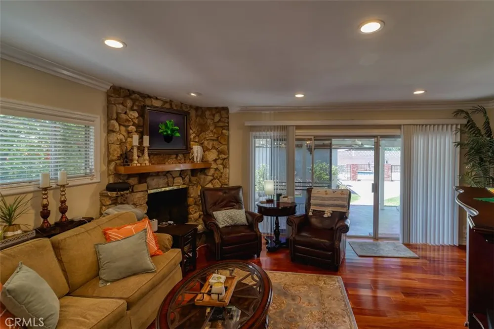 8315 Canterbury Avenue Sun Valley, CA 91352
