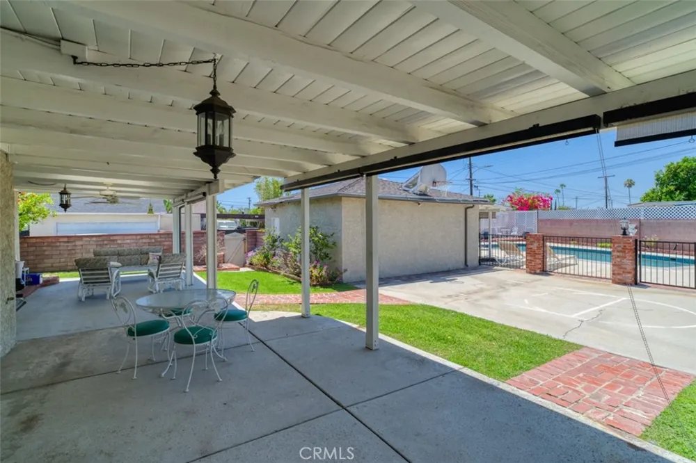 8315 Canterbury Avenue Sun Valley, CA 91352
