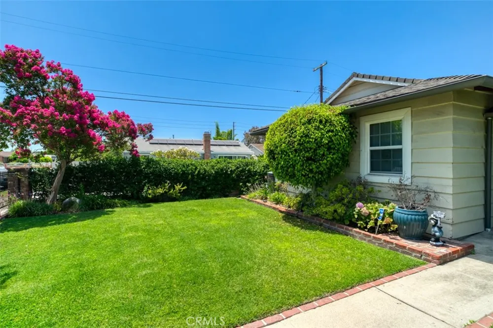 8315 Canterbury Avenue Sun Valley, CA 91352