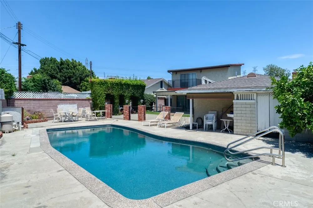 8315 Canterbury Avenue Sun Valley, CA 91352