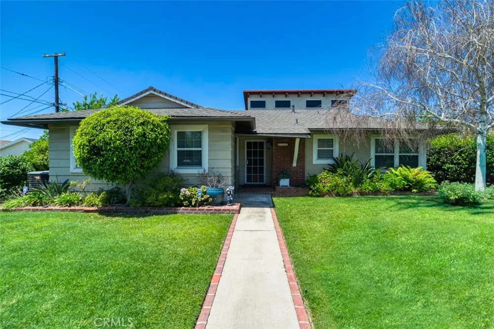 8315 Canterbury Avenue Sun Valley, CA 91352