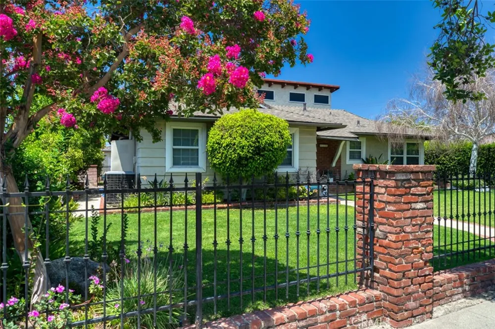 8315 Canterbury Avenue Sun Valley, CA 91352