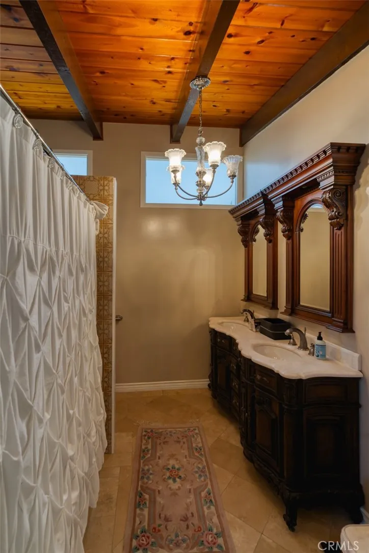 8315 Canterbury Avenue Sun Valley, CA 91352