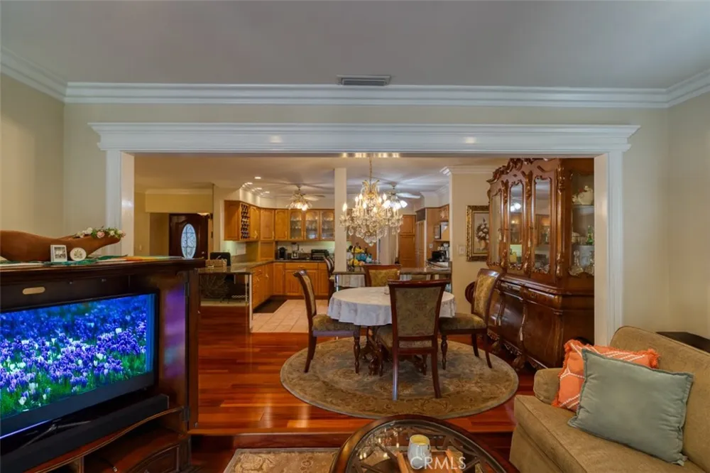 8315 Canterbury Avenue Sun Valley, CA 91352