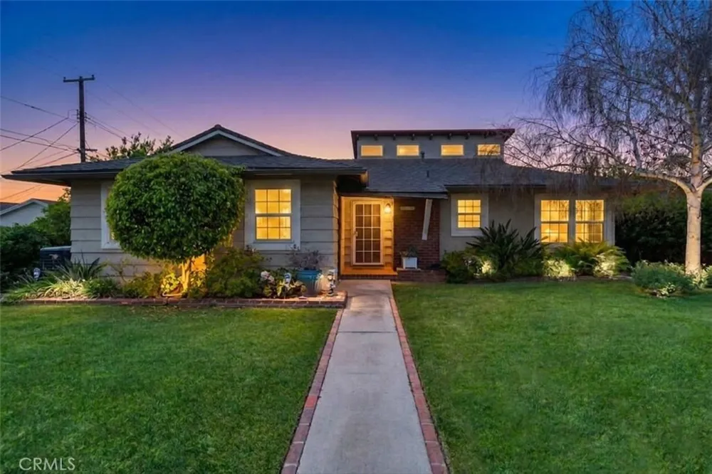 8315 Canterbury Avenue Sun Valley, CA 91352