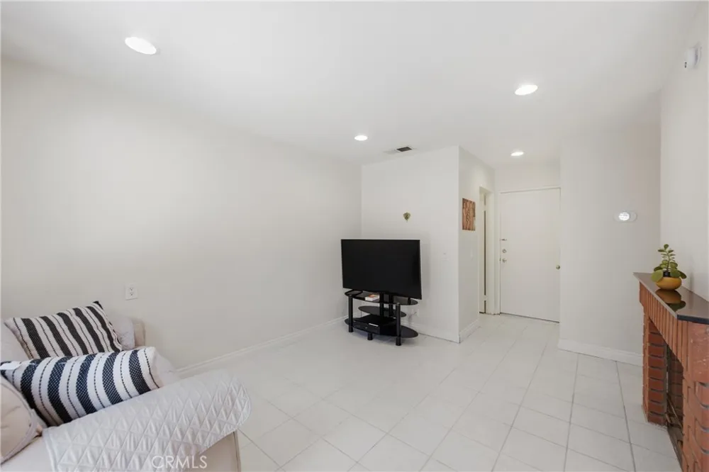 2024 Riverbirch Simi Valley, CA 93063