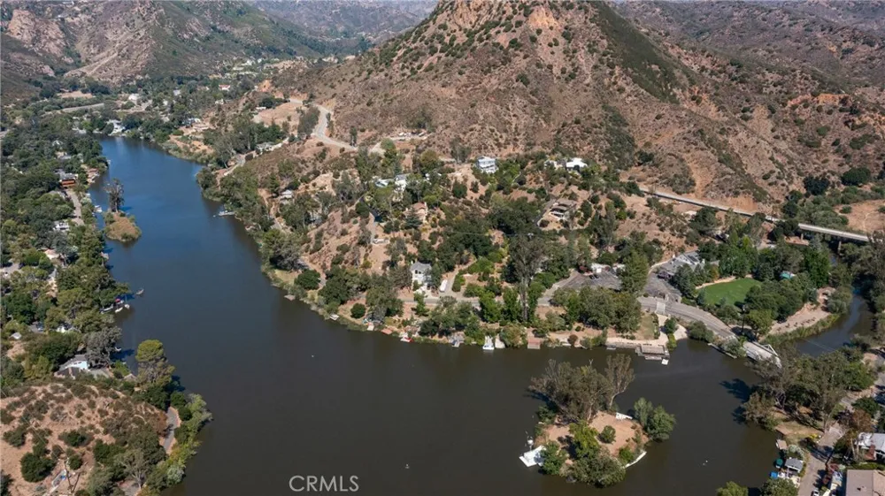 28923 Crags Agoura Hills, CA 91301