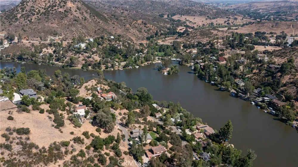 28923 Crags Agoura Hills, CA 91301