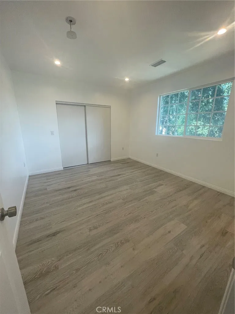16023 Wyandotte Street Lake Balboa, CA 91406