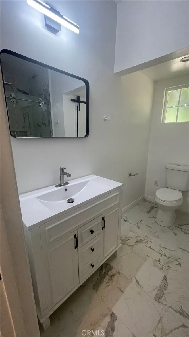 16023 Wyandotte Street Lake Balboa, CA 91406
